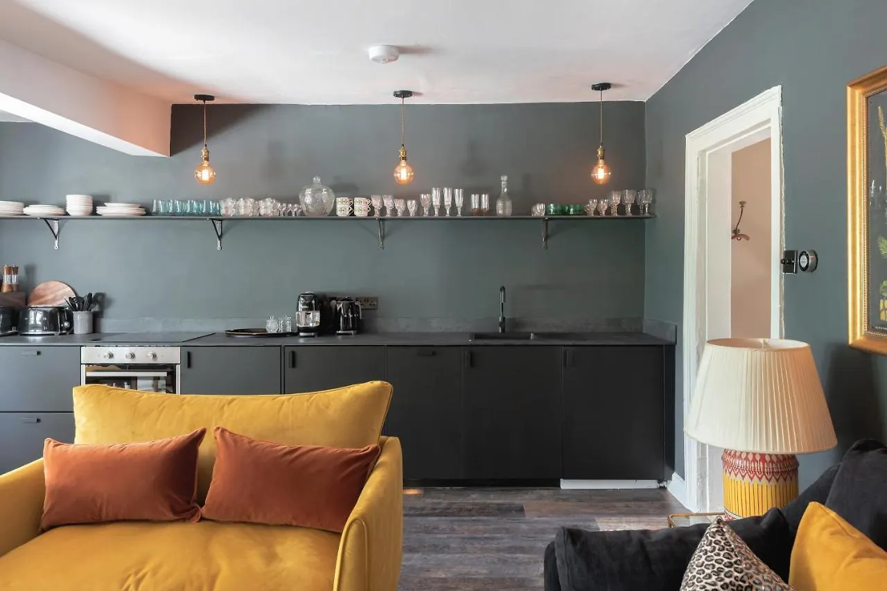 Central Apartment With Private Parking Bath United Kingdom