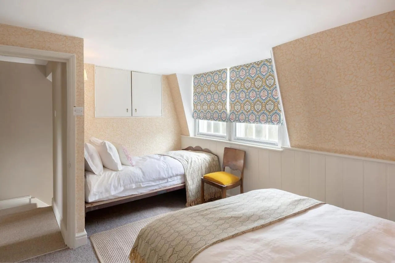 Central Apartment With Private Parking Bath
